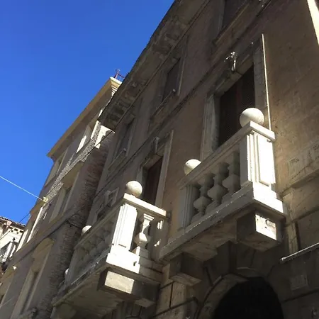 Alojamento de Acomodação e Pequeno-almoço Porta Santa Lucia - Fermo